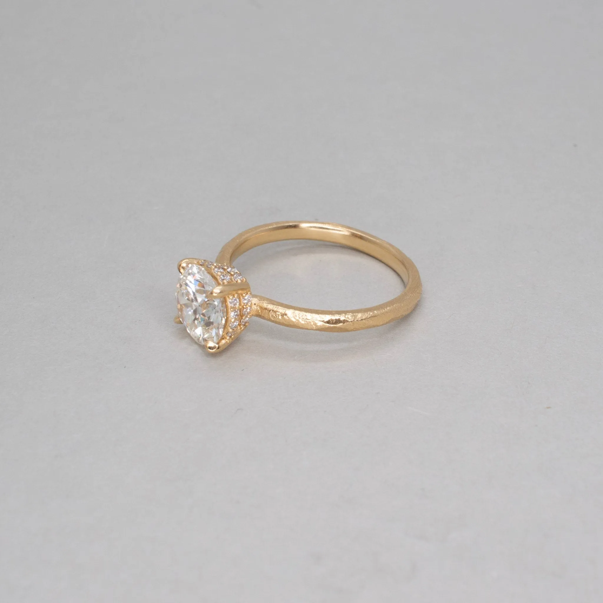 18K Hoyt with Pave 2.01CT Round Lab Grown Diamond