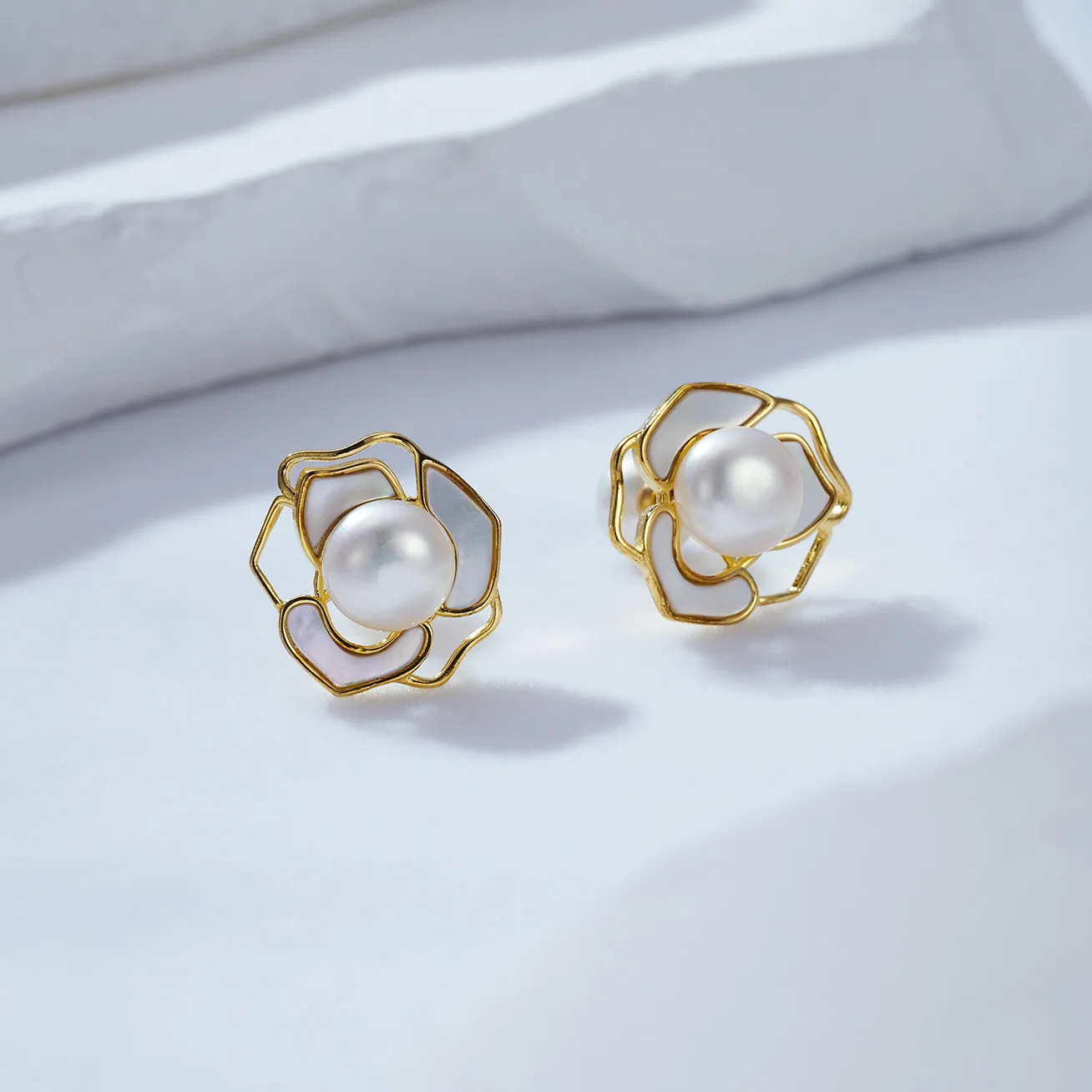 18K Solid Gold Freshwater Pearl Earrings KE00038 | GARDENS