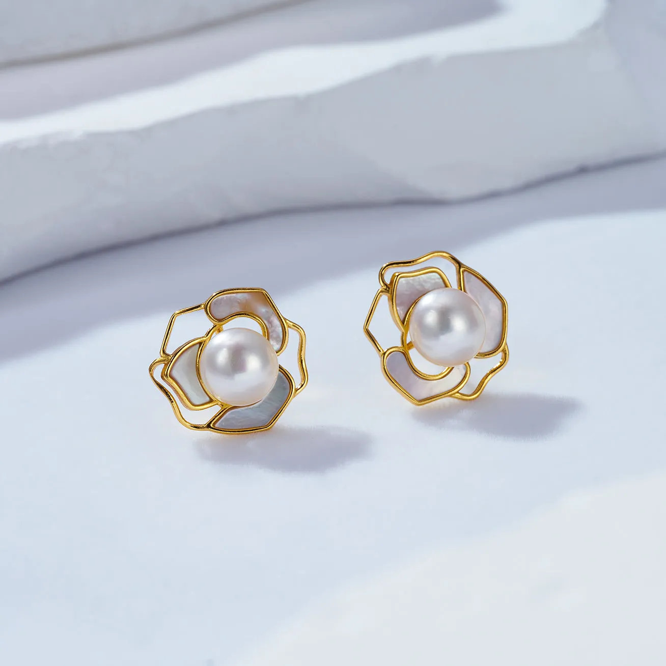 18K Solid Gold Freshwater Pearl Earrings KE00038 | GARDENS