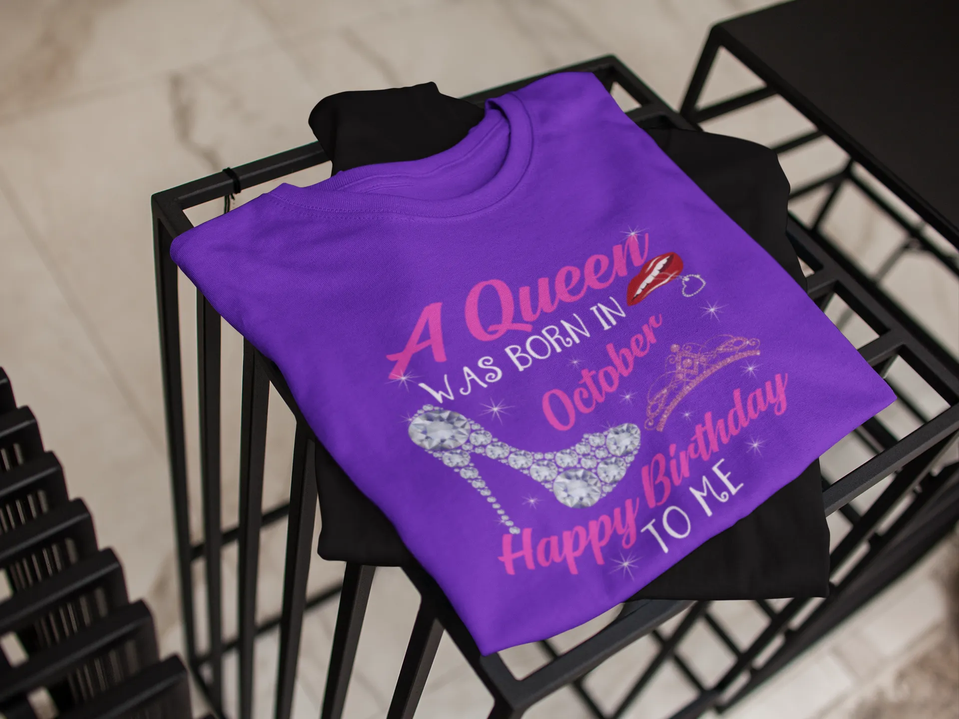 A Queen  Was  Born in October Birthday Graphic T-shirt