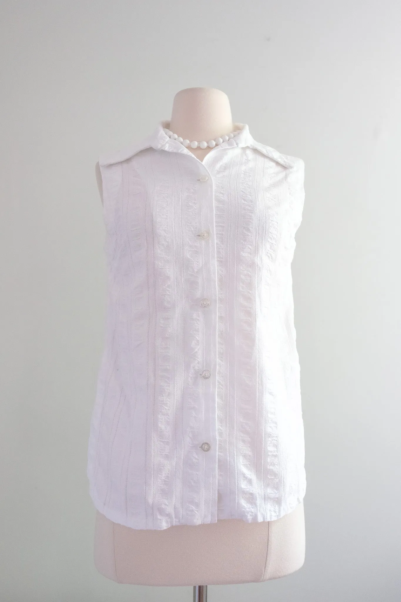 Classic 1960's White Seersucker Cotton Blouse / Sz M