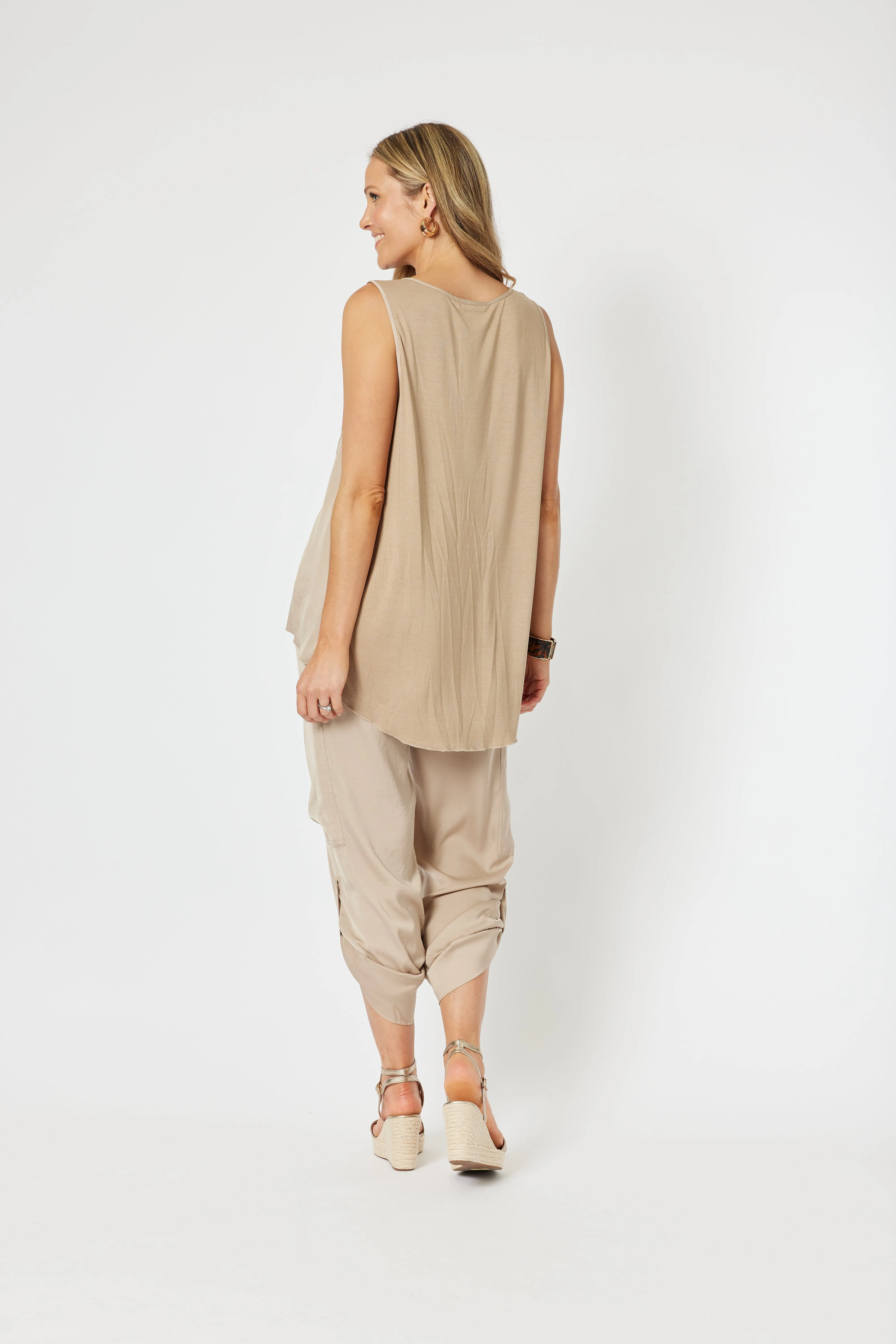 HV Traveller Luxe Round Caramel Neck Cami