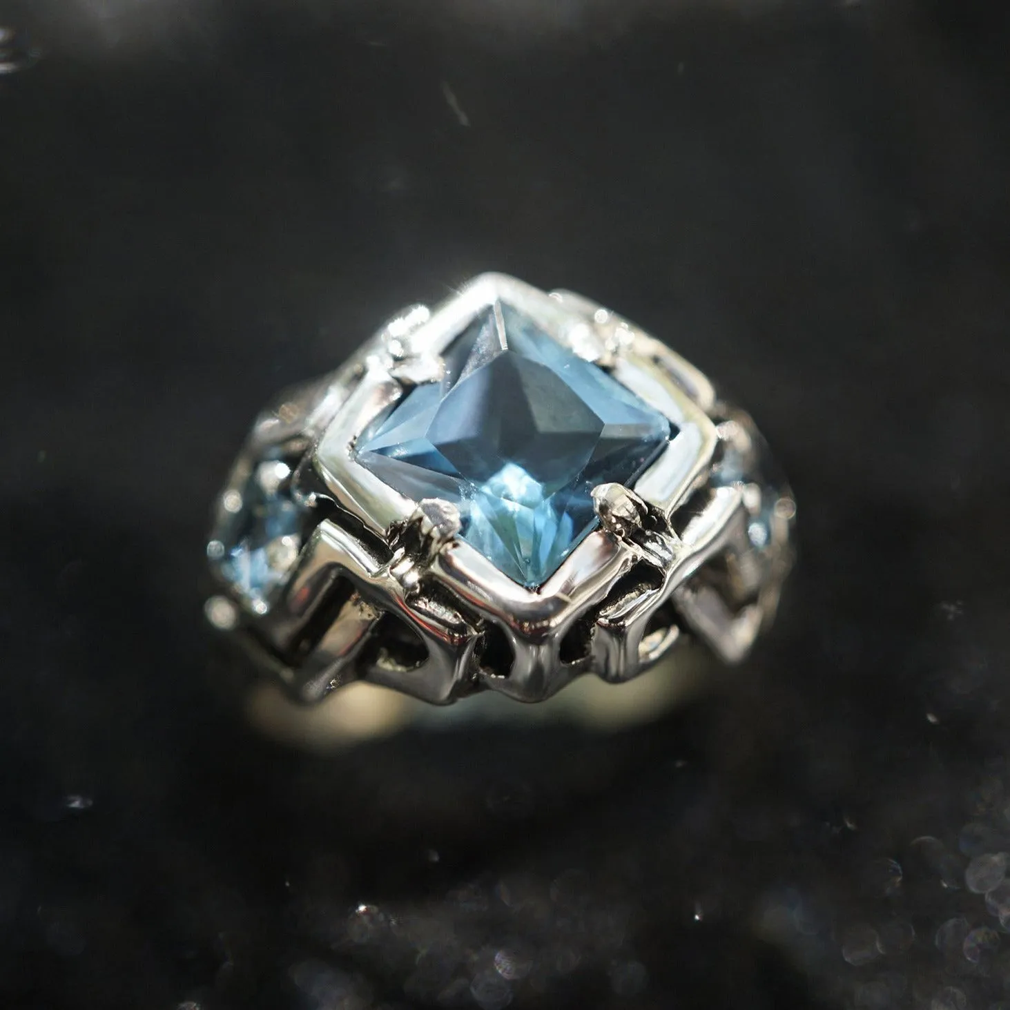 London Blue Topaz ring UNA