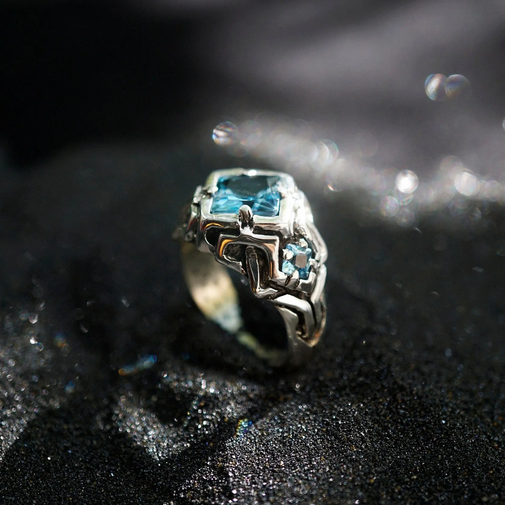 London Blue Topaz ring UNA