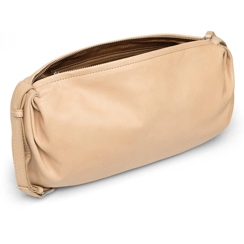 Medium crossover bag in a buttery soft leather quality / 15942 - Camel