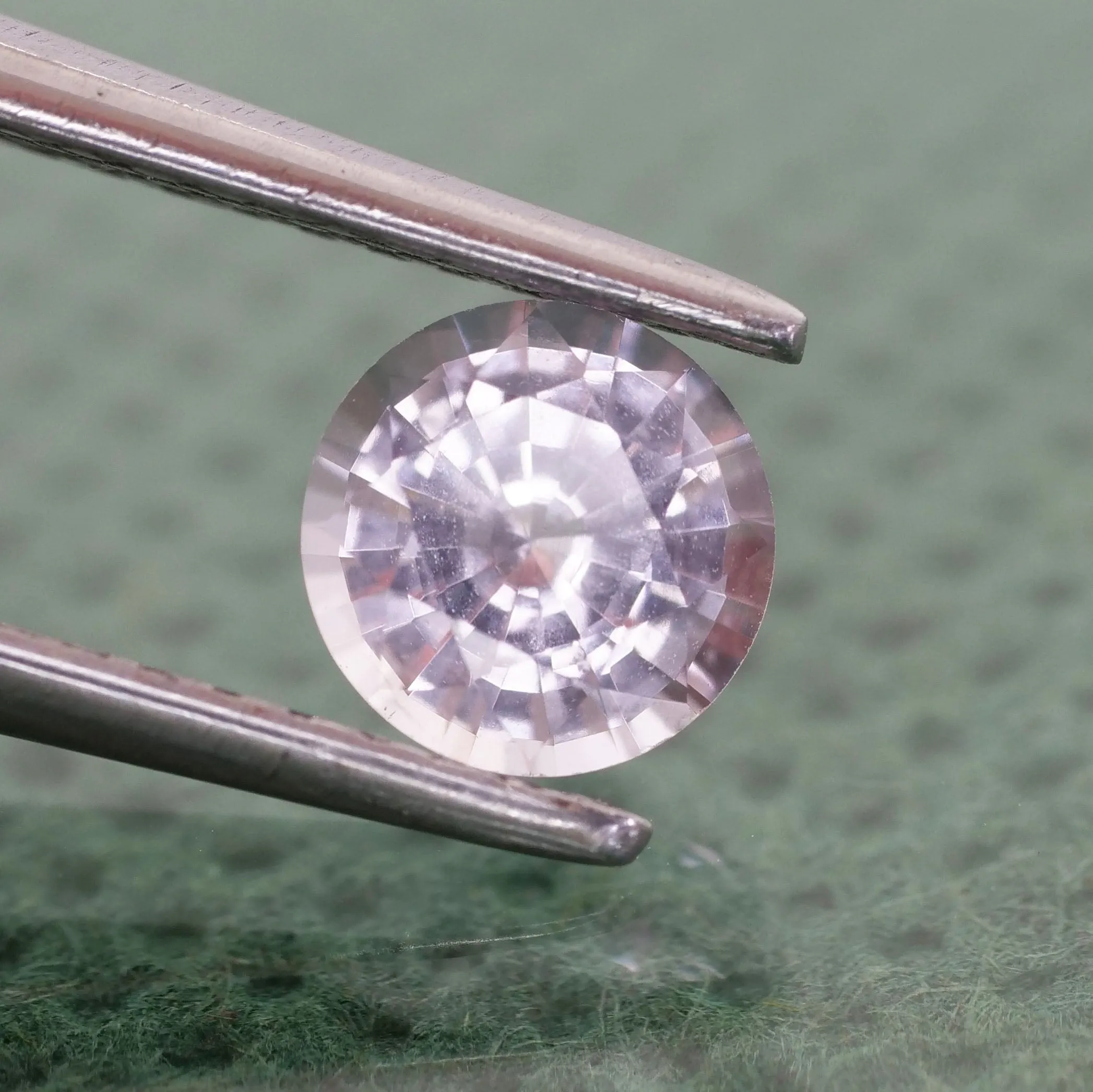 Sapphire very light pink color round VS 5mm 0.5 ct