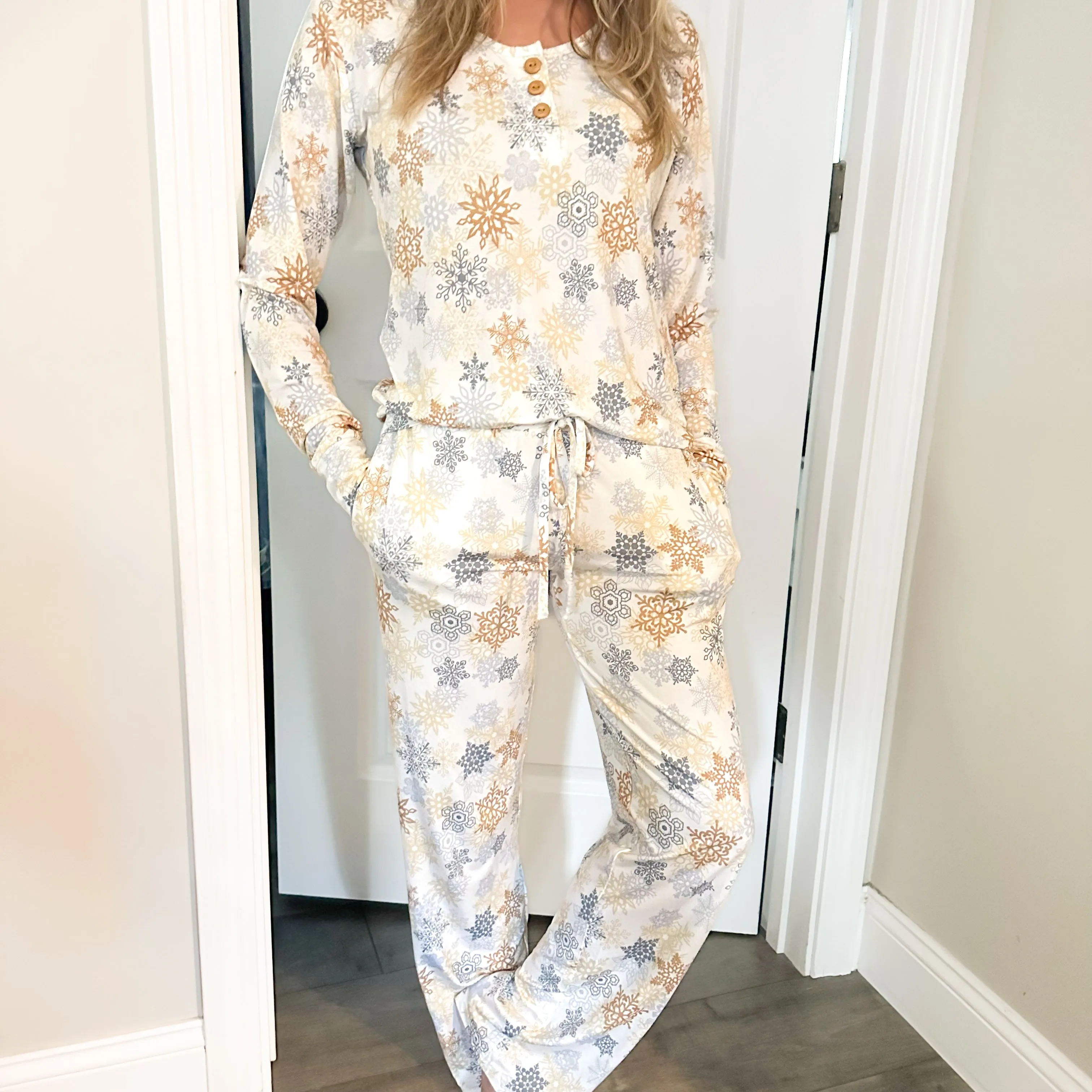 WOMEN'S PAJAMA SET- Snowflake